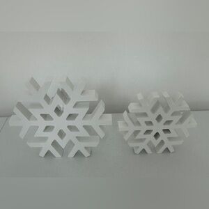 🌸NEW 2 pieces White Snowflake Decor Set. From hobby lobby